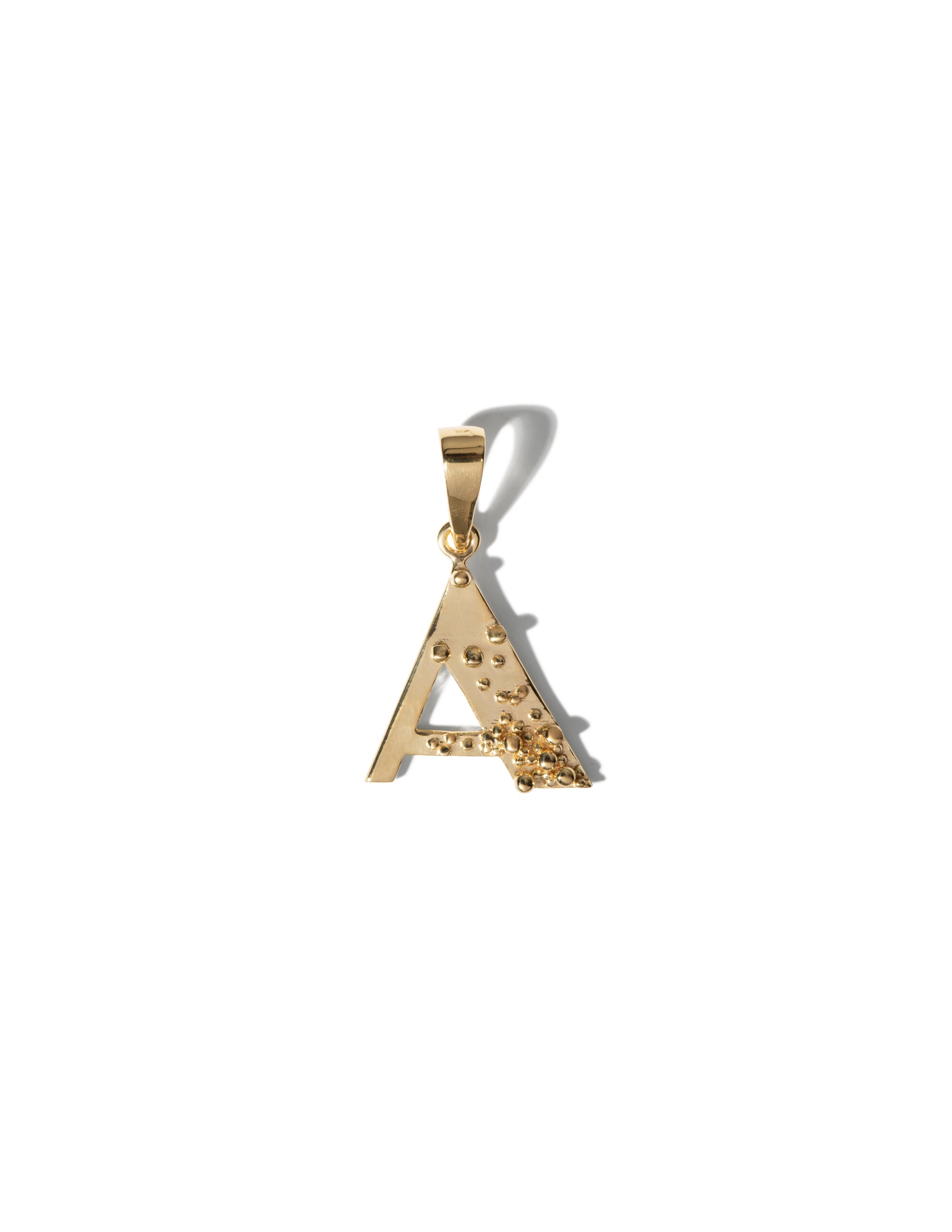 A alphabet deals pendant in gold